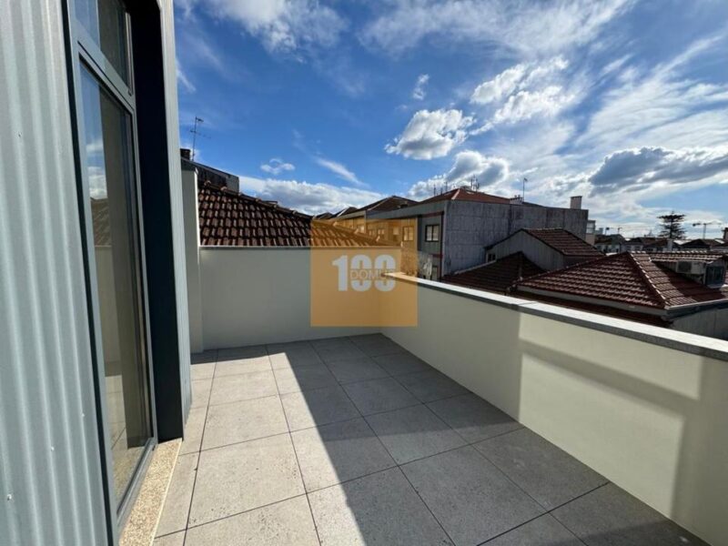 T1 duplex com terraço na Boavista