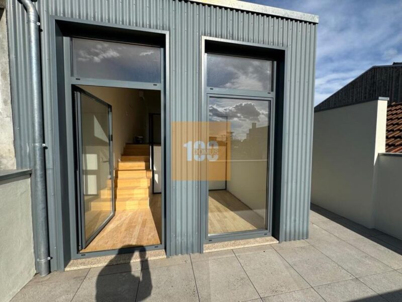 T1 duplex com terraço na Boavista