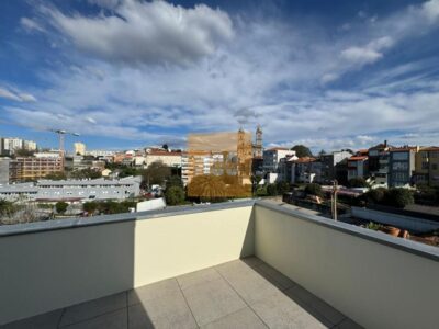 T1 duplex com terraço na Boavista