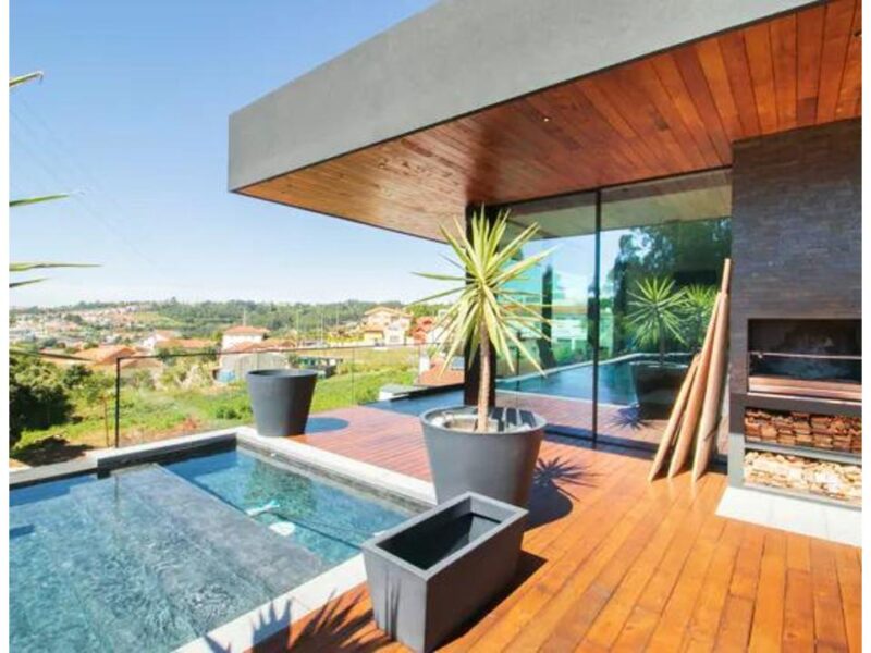 Moradia T5 com piscina em Avintes