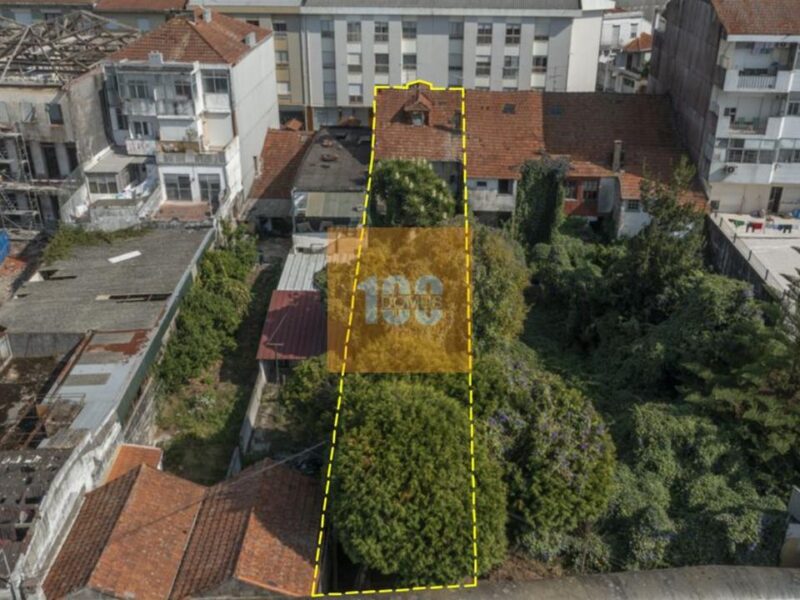 Prédio com projeto em Costa Cabral