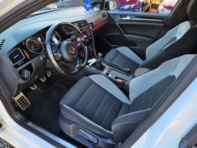 Volkswagen Golf 2.0 TSi R